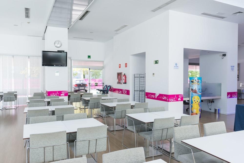 Holiday Inn Express Madrid Leganes By Ihg Экстерьер фото